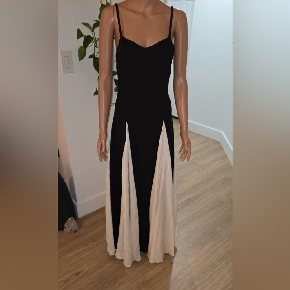 Gorgeous spaghetti strap black white color block maxi dress size small